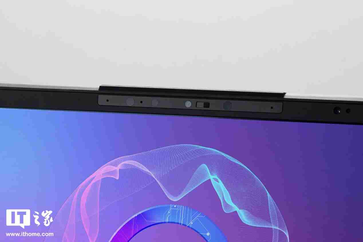 【IT之家开箱】微星尊爵 13 AI+ Evo 2024 图赏：990g 极致轻薄本