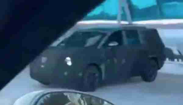 小米第三款车型谍照曝光 采用增程式动力 15万起售?