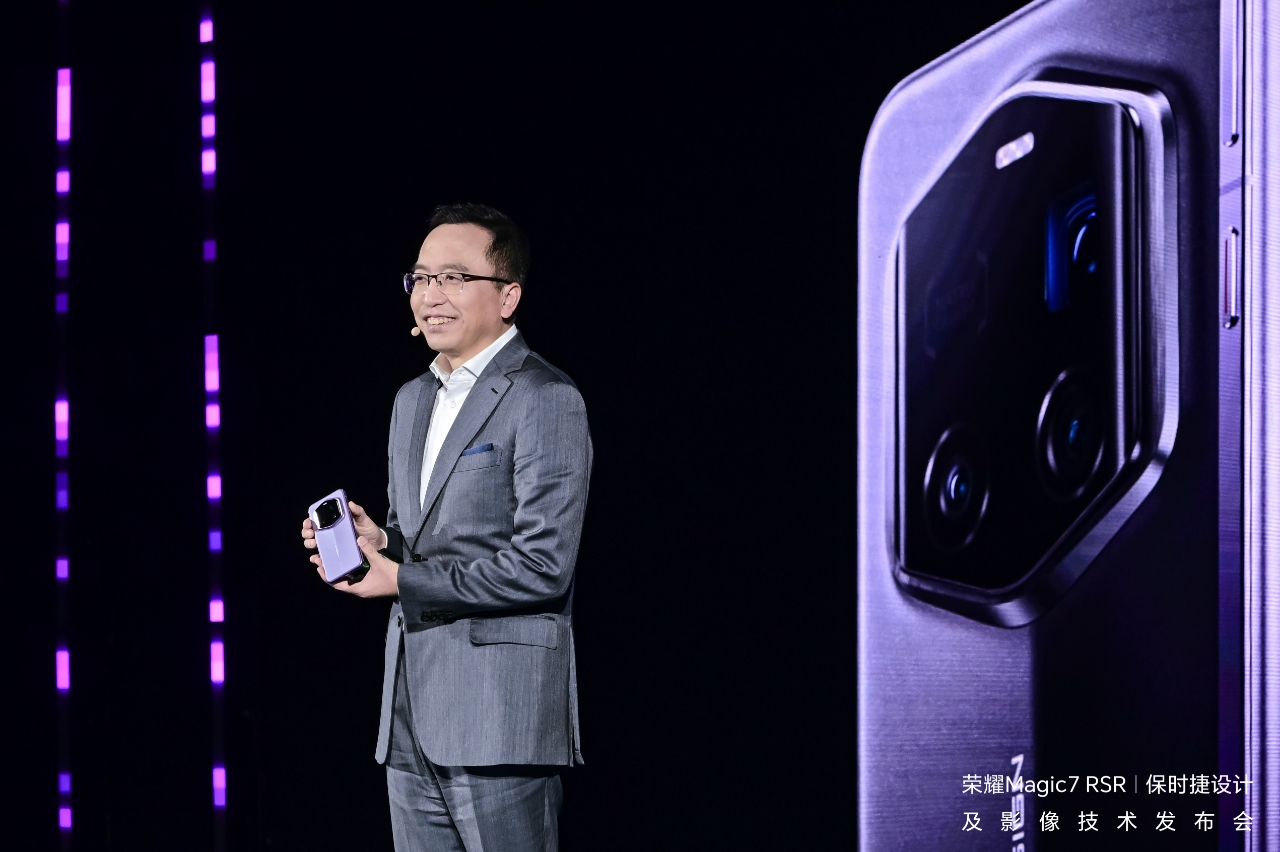 荣耀Magic7系列升级“大王影像”：搭载AI驭光引擎系统