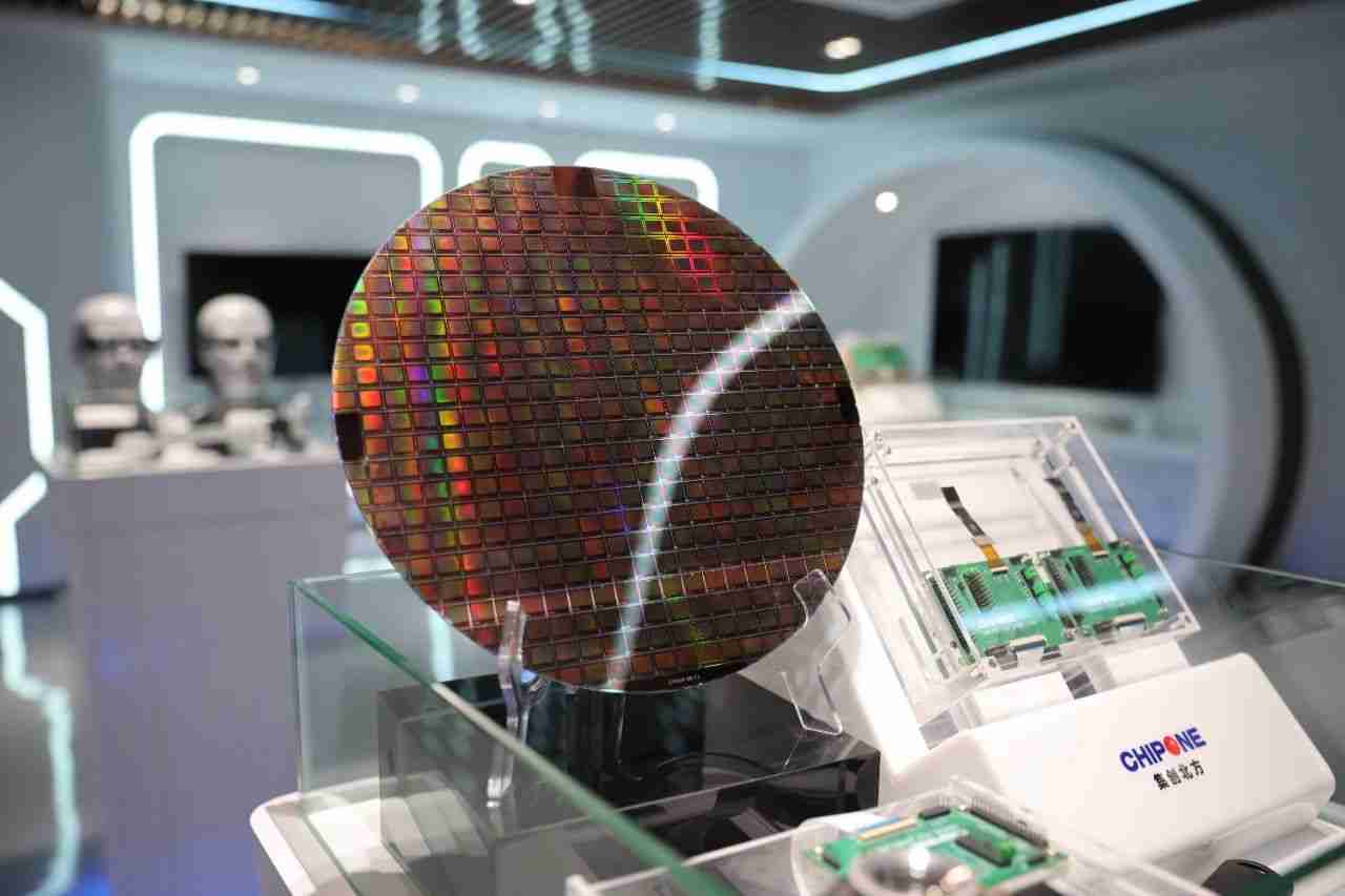 工信部:前11个月软件业集成电路设计收入3335亿元,同比增长14.8%