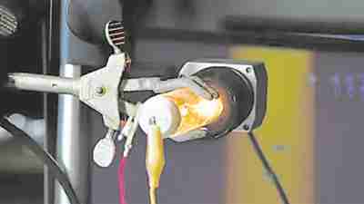 新型白炽灯发出亮度比之前强百倍的“扭曲光”