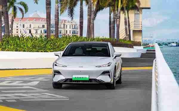 吉利李书福新年致辞:反对内卷式恶性竞争 不简单打价格战