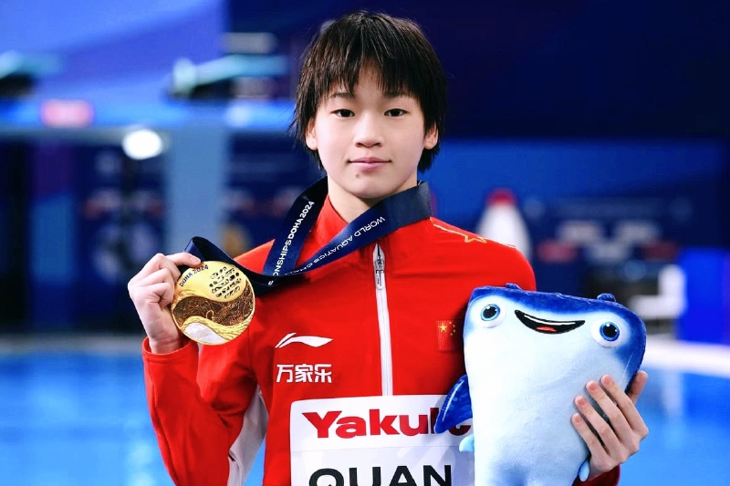 我用AI帮义乌老板重新设计全红婵“丑鱼”拖鞋