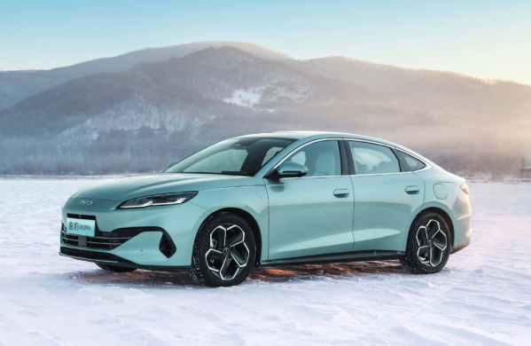 早报:iPhone SE 4或放弃刘海屏 曝某车企订单造假