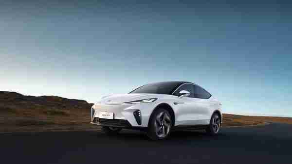 37万的飞凡R7骨折价7.5万出 车主连用7个“大哭”表情包