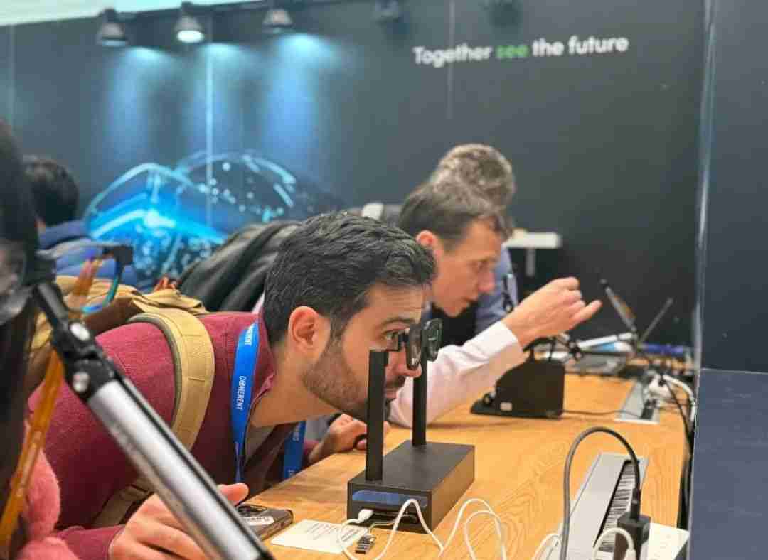 布局先进刻蚀工艺,歌尔光学推出全新AR全彩光波导显示模组