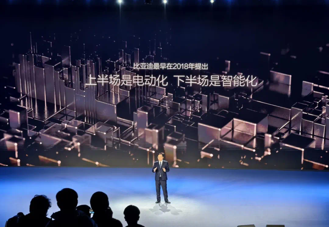 比亚迪也在接入DeepSeek！7万级标配高阶智驾，端到端全面铺开