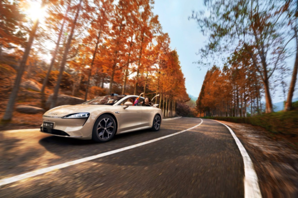 年轻人首台鸿蒙智行!智界新S7推出三年免息政策