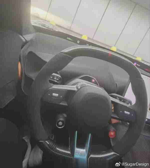 小米YU7内饰谍照曝光 远端带鱼屏设计 翻转仪表屏没了？