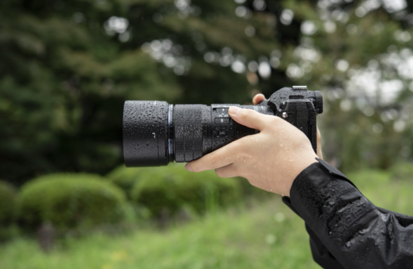 奥之心新款长焦镜头：黑白拼色，颜值实力兼备！