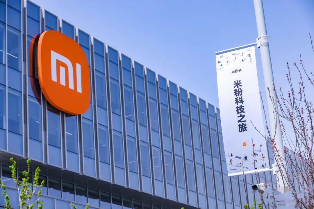 卢伟冰MWC揭秘：小米2027年进军海外车市，手机出货瞄准2亿台