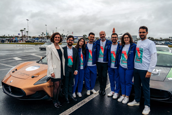 玛莎拉蒂MC20创下318 km/h无人驾驶新纪录 团队来自大学