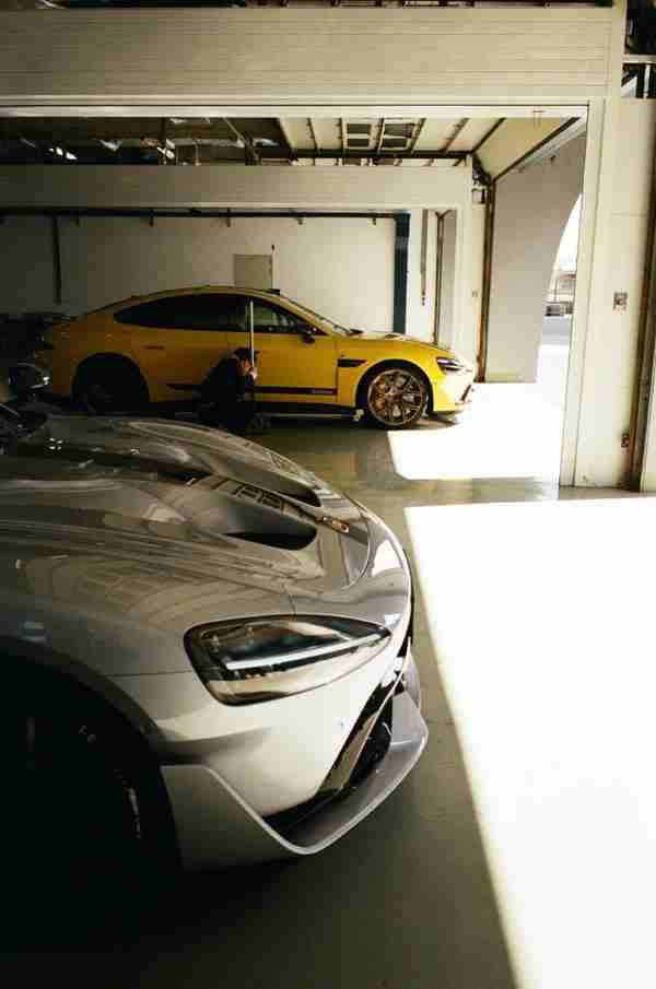 小米SU7 Ultra风洞版本太空银车色曝光 狠狠心动了！