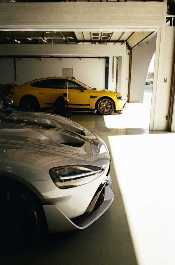 小米SU7Ultra风洞版太空银曝光真心动心！