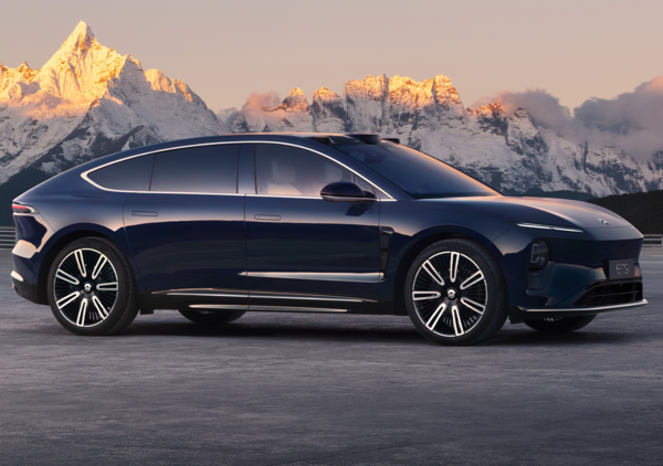 站在悬崖边的蔚来 2025年能否实现关键一跃？