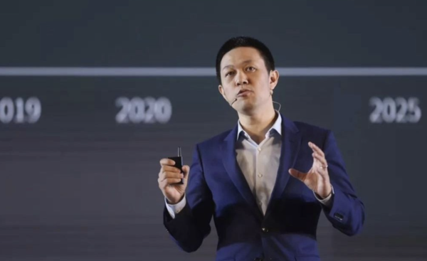 站在悬崖边的蔚来 2025年能否实现关键一跃？