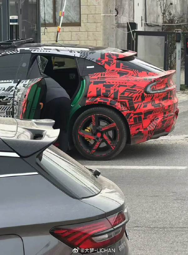 小米YU7第三种绿色新配色惊艳曝光