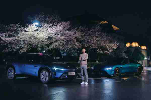 雷军开始预热小米YU7 晒出绝美樱花照 15周年公布细节?