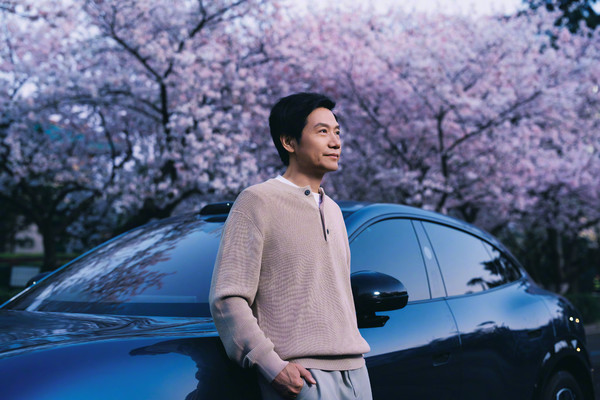 雷军预热小米YU7樱花照曝光15周年详解