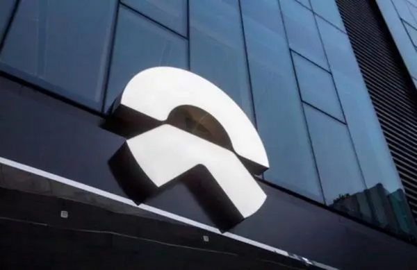 蔚来2024净亏损增8.1%，毛利率达12%