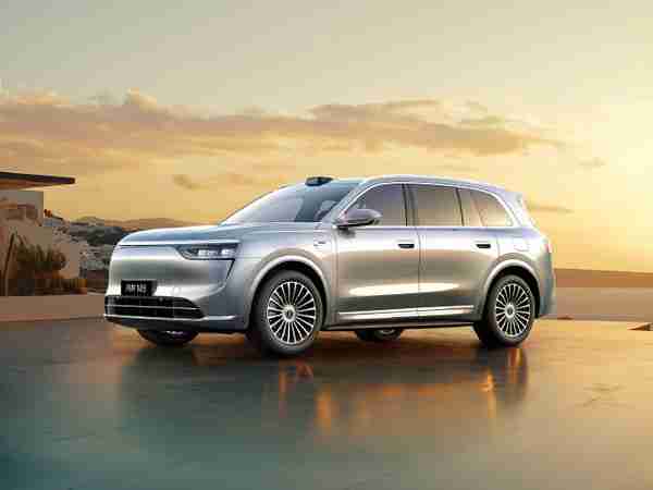 全能车王问界M8官宣 4月上市定位家庭智慧旗舰SUV