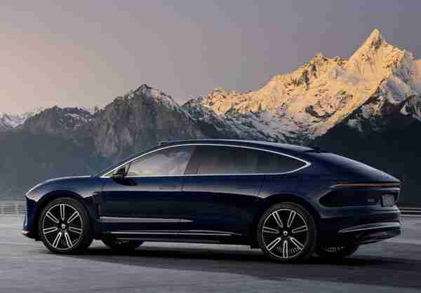 蔚来ET9开启全国交付 首位车主是美的董事长方洪波