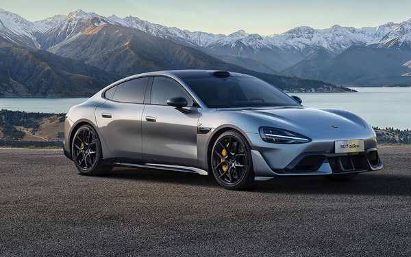 高二学生购小米SU7Ultra刷新最年轻车主纪录