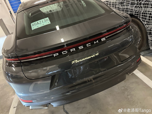 理想高管晒保时捷Panamera4，进军豪华轿跑？
