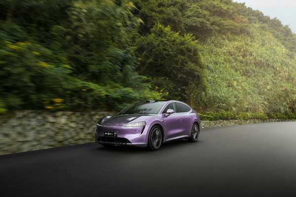 余承东7月升级ADS4.0，刘亦菲直播聊智驾