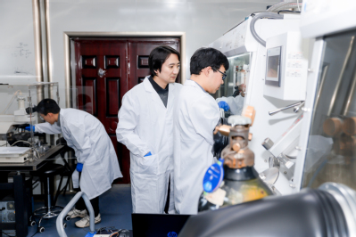 浙大《自然》揭示世界最小LED新技术