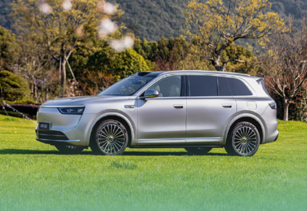 问界M8首批展车已到全国27店 此前预定已超过8万台