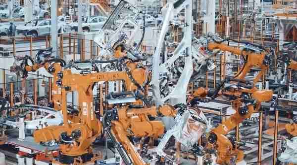 智界超级工厂内部公开 华为赋能AI质检1分钟下线1台车