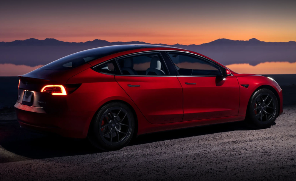 特斯拉FSD推送突停，官方未作解释