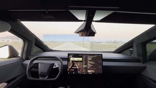 特斯拉FSD通过假墙测试，HW4识别成功