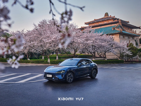 雷军公布小米YU7中文名“小米御7”寓意御风而行