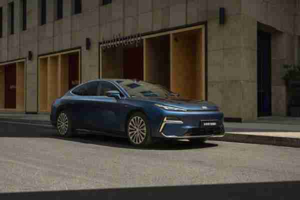 吉利银河星耀8开启预售 共推出五款车型 13.98万元起