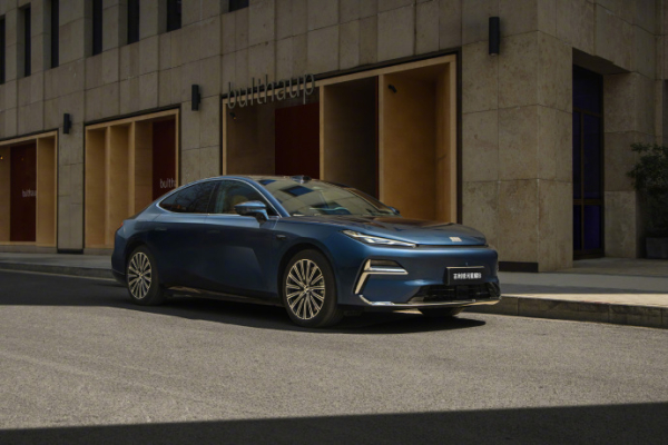 吉利银河星耀8预售，五款车型13.98万起