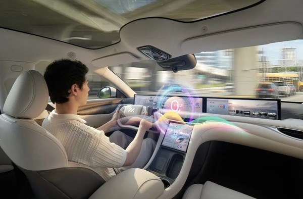 智己L6联合饿了么，首款AI外卖车亮相