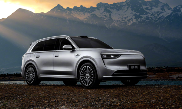 问界M8正式发布 综合续航最高超1500km 售价35.98万起