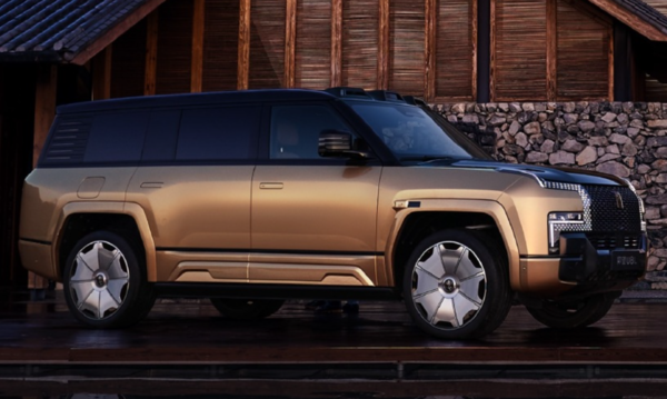 仰望U8加长版疑似新车型上海车展发布