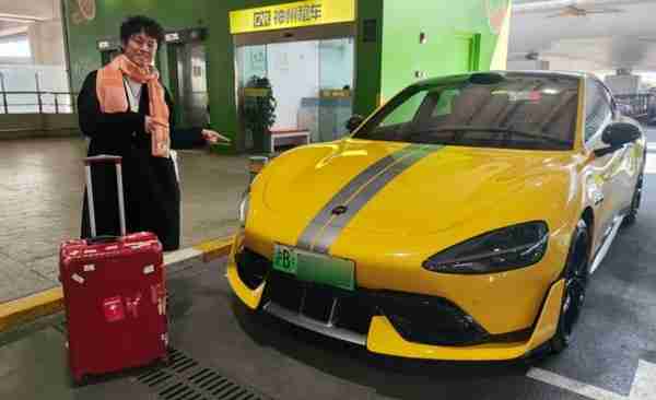 日本导演竹内亮大赞小米SU7 Ultra:太漂亮了 我是米粉