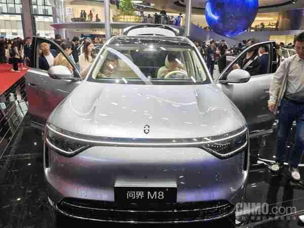 问界M8正式亮相上海车展 定位家庭智慧旗舰SUV