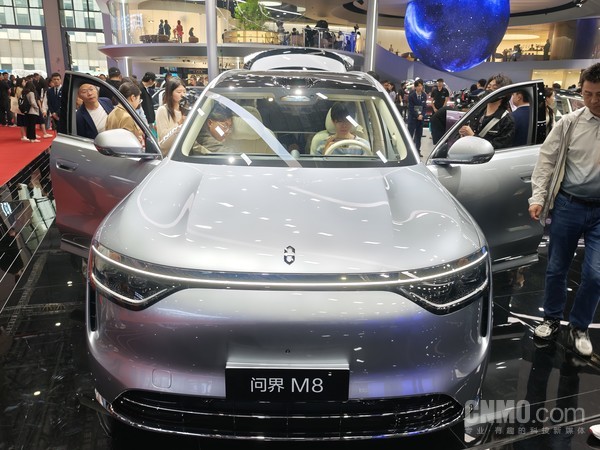 问界M8上海车展首秀，家庭智慧SUV旗舰