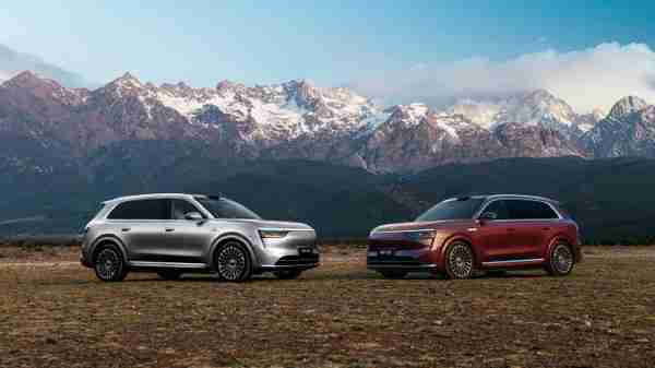 余承东发布会对比问界M8和特斯拉智驾:FSD疯狂接管