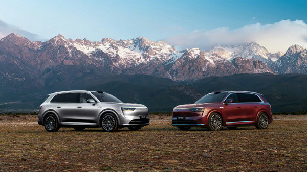 余承东发布会：问界M8狂怼特斯拉FSD接管