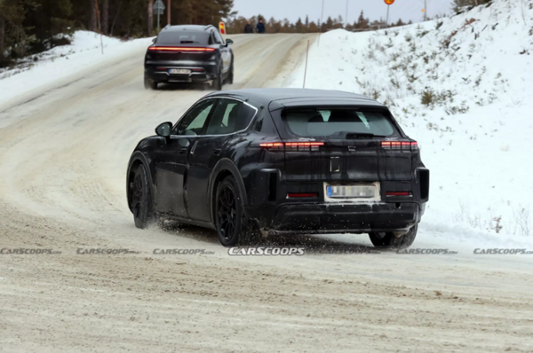 保时捷卡宴纯电版疑似现身上海 居然上了新能源“沪牌”