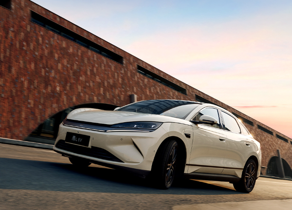 3月中型轿车销量排名：特斯拉Model 3第一 帕萨特第三