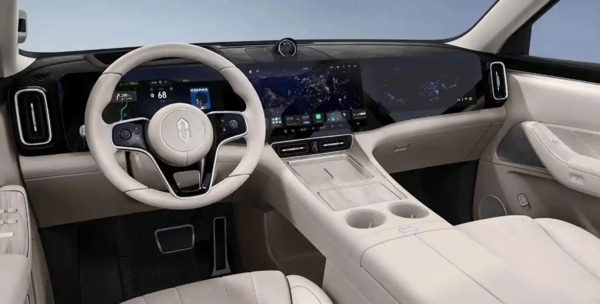 问界M8今日开启交付 72小时大定4.4万台 35.98万元起