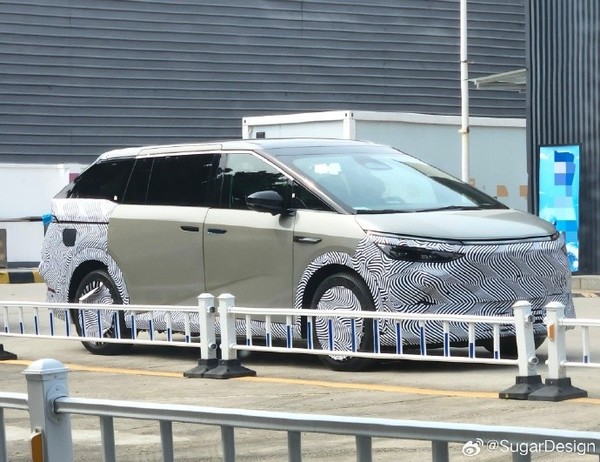 小鹏X9伪装现身，增程版疑似确认