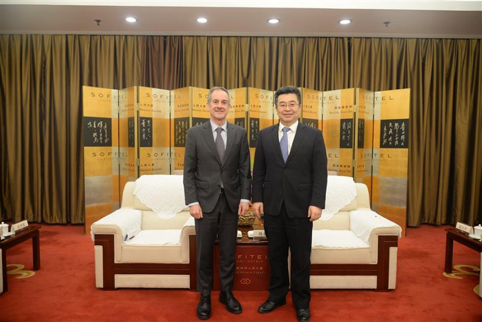 美光执行副总裁兼首席财务官慕飞一行拜会陕西省副省长陈春江